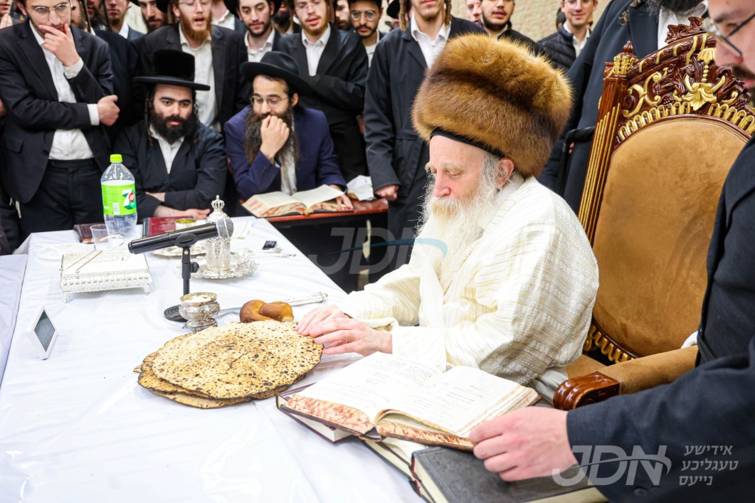 הגה"צ רבי יצחק מאיר מארגענשטערן ביים פסח שני טיש