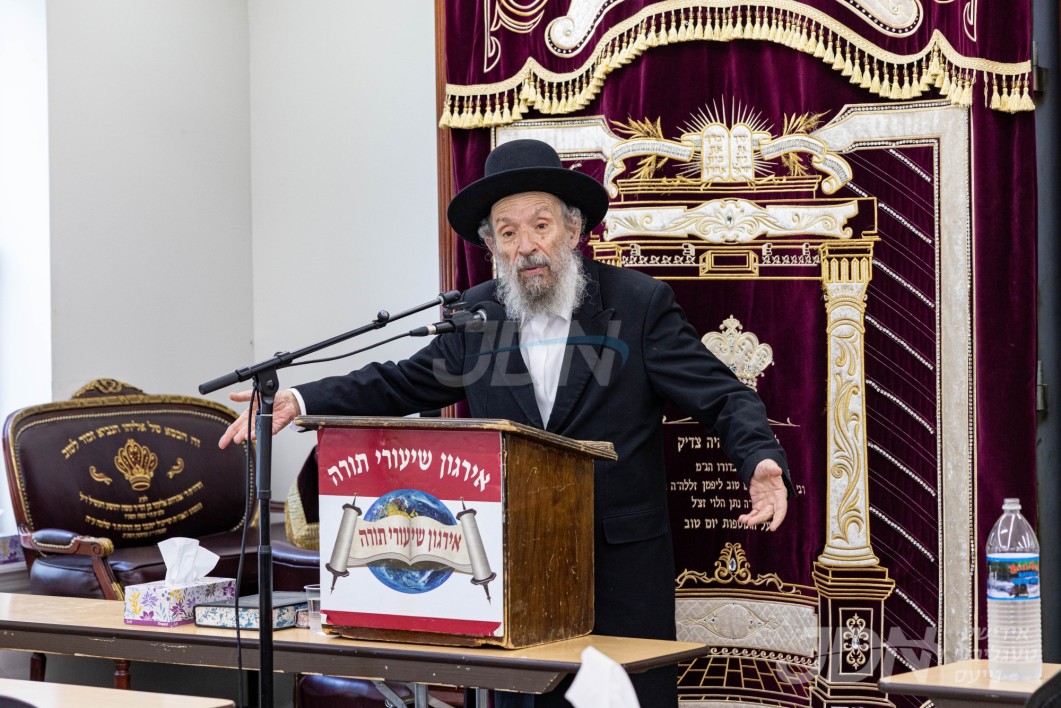 הגאון רבי יצחק קולדצקי ביים שיעור במסגרת ארגון שיעורי תורה אין ביהמ"ד קארלין סטאלין אין בארא פארק