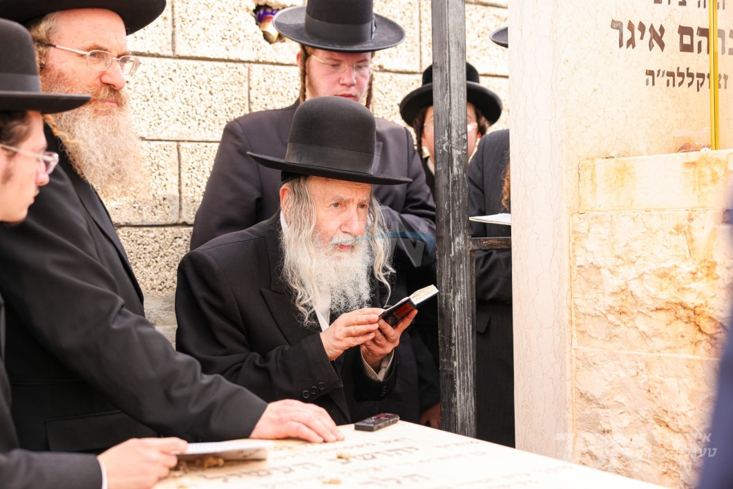 האדמו"ר מאמשינוב ביים עלי' לציון חותנו כ"ק אדמו"ר מלובלין זצ"ל לרגל די יארצייט