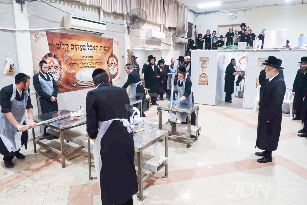 האדמו"ר מסערט וויזניץ ביים באקן מצות