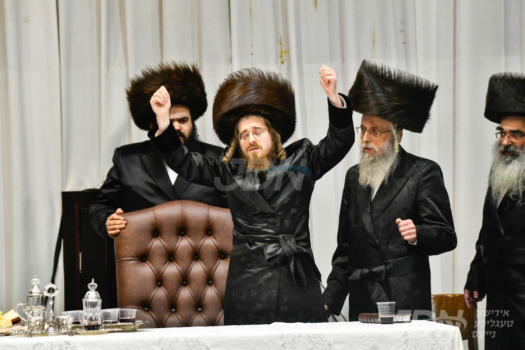 פורים אין חצר הקודש סאדיגורה