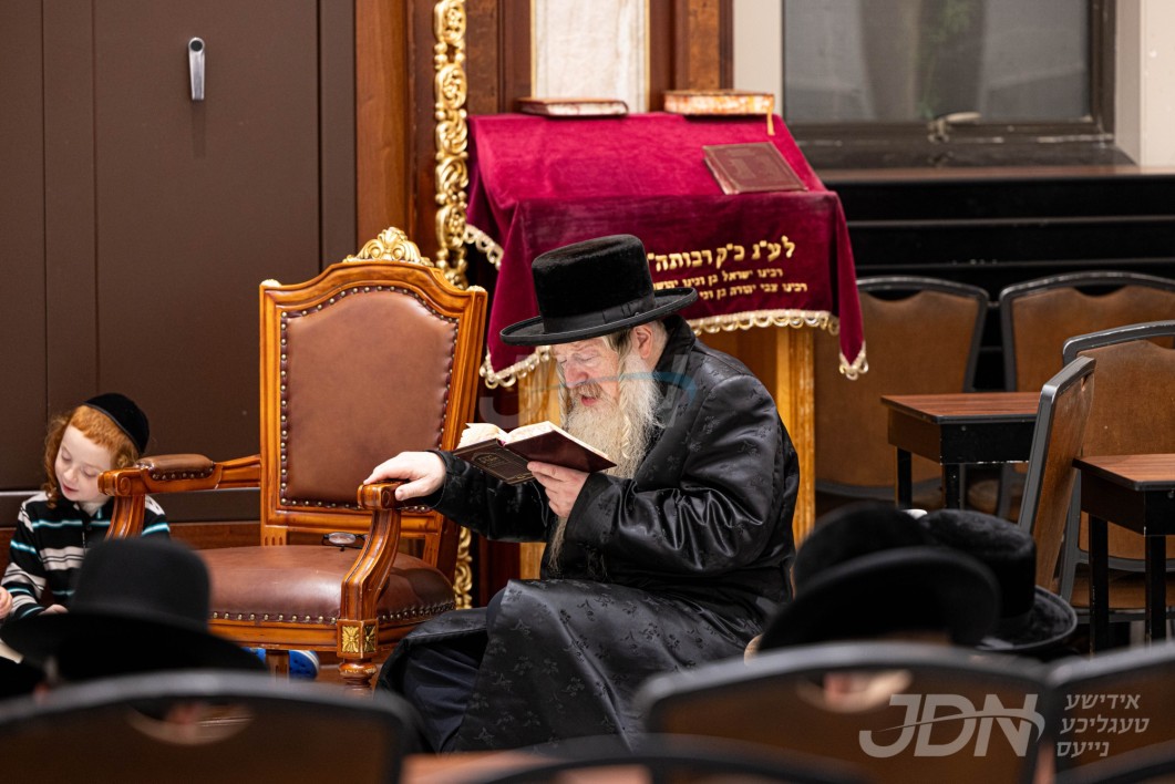 תשעה באב ביי האדמו"ר מבלאזוב ריבאטיטש