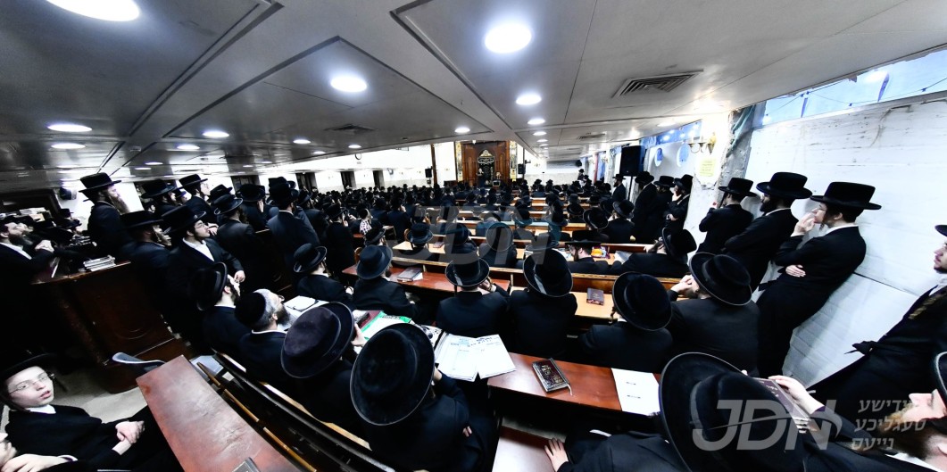 עצרת הספד אין ביהמ"ד בוהוש ככלות השבעה פון הגה"צ ר' חיים דוב היילפרין זצ"ל, בן האדמו"ר מוואסלוי וחתן האדמו"ר מבוהוש