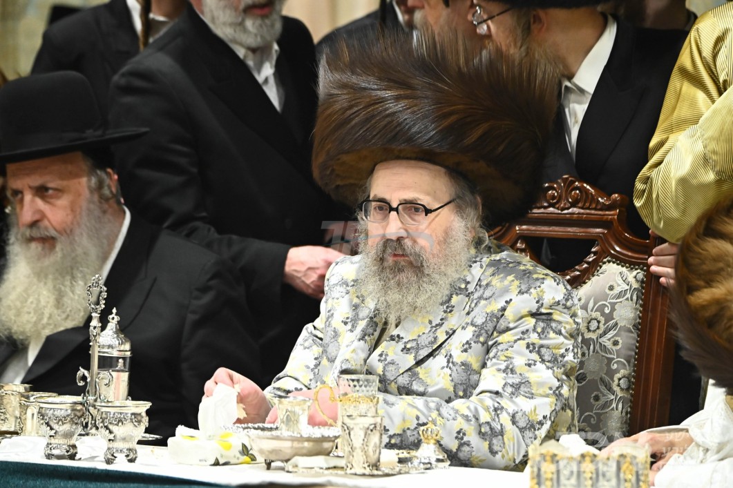 האדמו"ר מוויזניץ לאנדאן וועט ארויספארן אויף א שבת קיין ליזענסק מיט נגידים ותומכים, גרויסע חנוכת הבית קומט פאר היינט פאר די נייע בנין הישיבה אין ענפיעלד