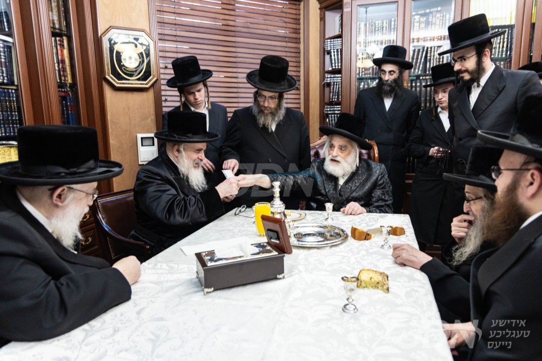 האדמו"רים מוויזניץ פון ירושלים, וויזניץ פון מאנטריאל און ראב"ד סקווירא אין שטוב פון הרה"ג ר' יעקב פעלדמאן אין בארא פארק