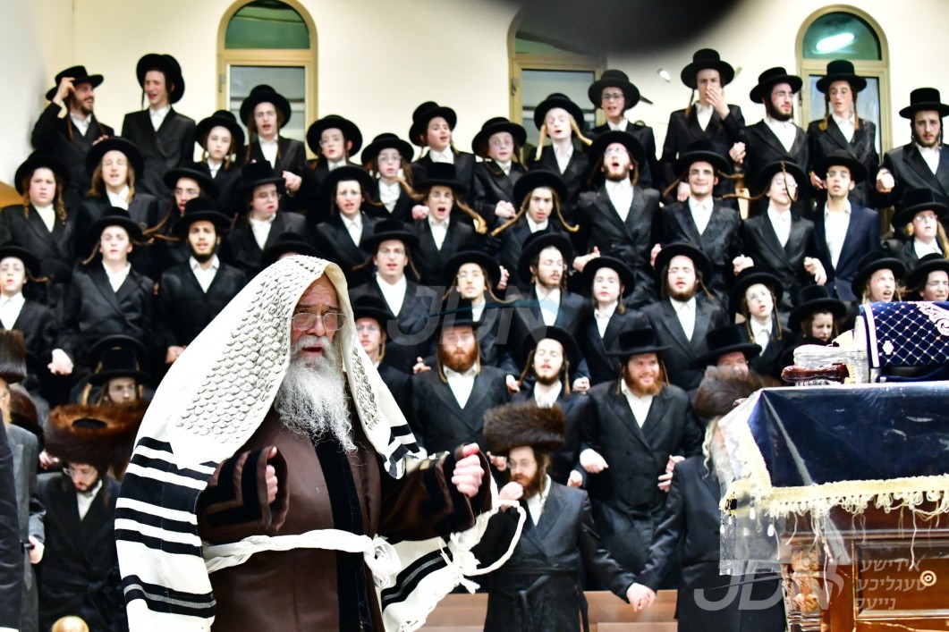 סוכות אין חצר הקודש קרעטשניף י"ם
