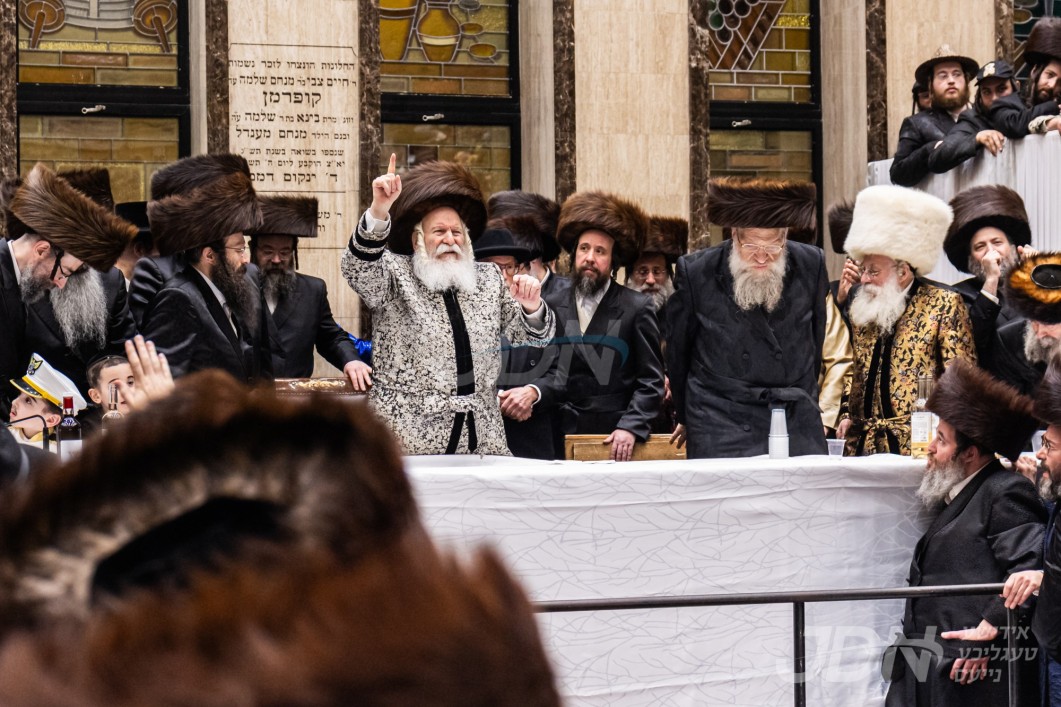 פורים אין חצר הקודש באבוב