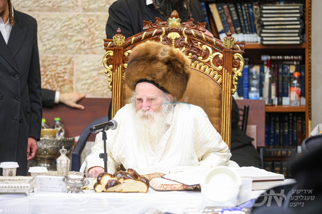 הגה"צ רבי יצחק מאיר מארגענשטערן ביים טיש לרגל חמשה עשר באב