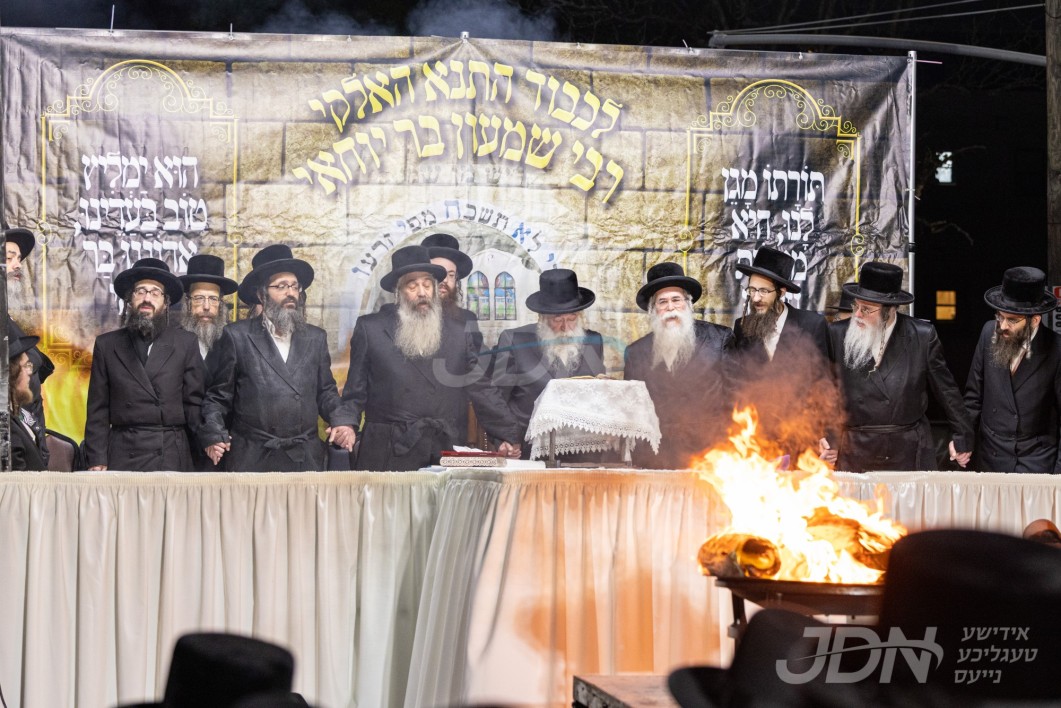האדמו"ר מטשערנאביל ביים הדלקה ל"ג בעומר