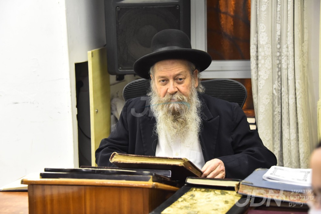 שר וגדול נפל בישראל: הגאון הגדול המקובל רבי דוד בצרי זצ"ל, אין עלטער פון 85 יאר