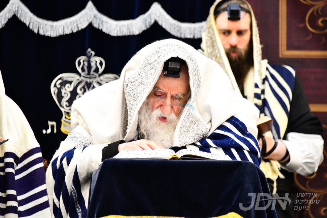 ערב און מוצאי ראש השנה אין חצר הקודש מחנובקה בעלזא