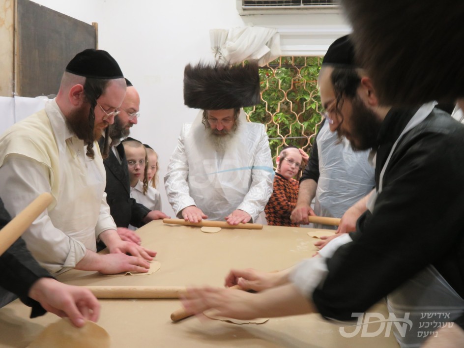 פסח אין חצר הקודש זוטשקא אמסנא