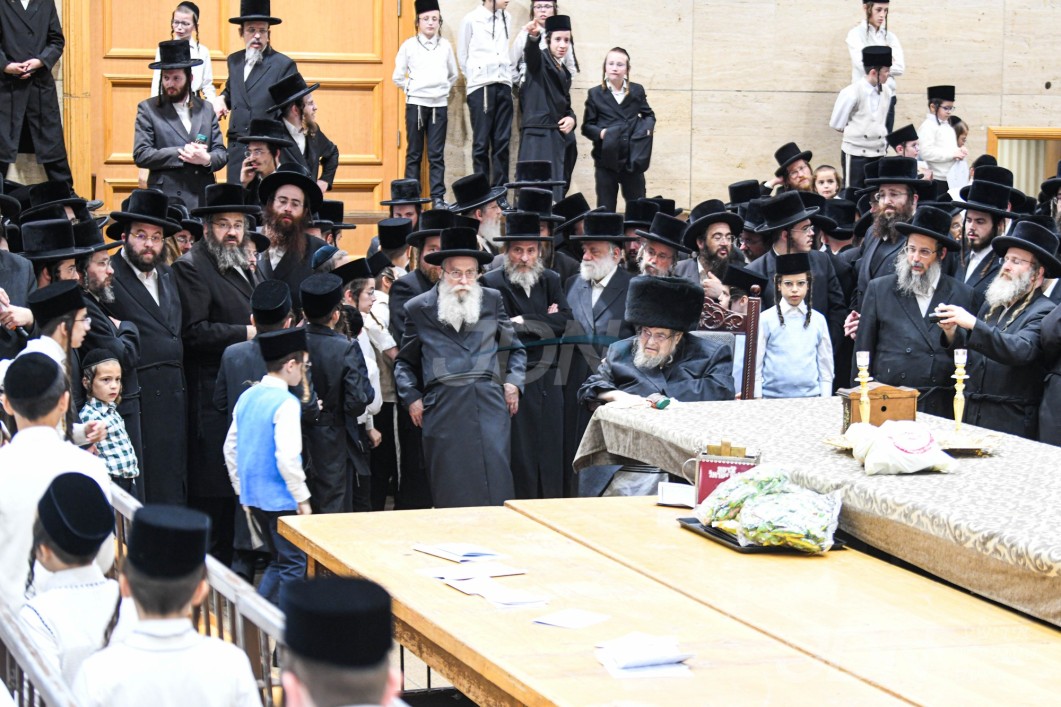 טויזענטער ילדי ת"ת בעלזא פון איבער גאנץ ארה"ק, ביים כוללות קוויטל ביי האדמו"ר מבעלזא, לקראת די ימים נוראים הבעל"ט