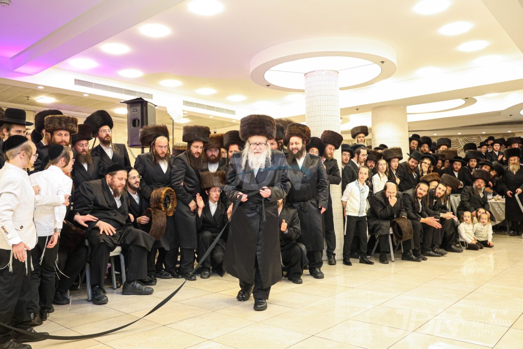 שמחת החתונה פון אן אייניקל פון האדמו"ר מאמשינוב