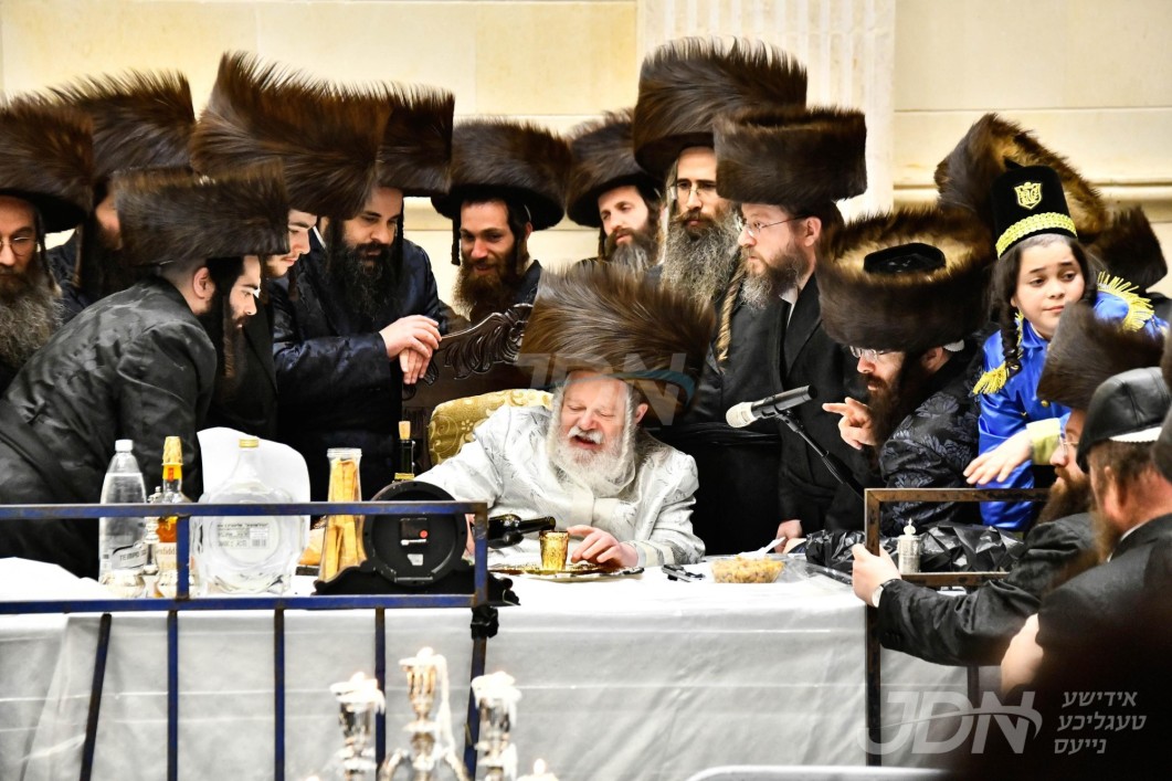 פורים אין חצר הקודש פרימישלאן