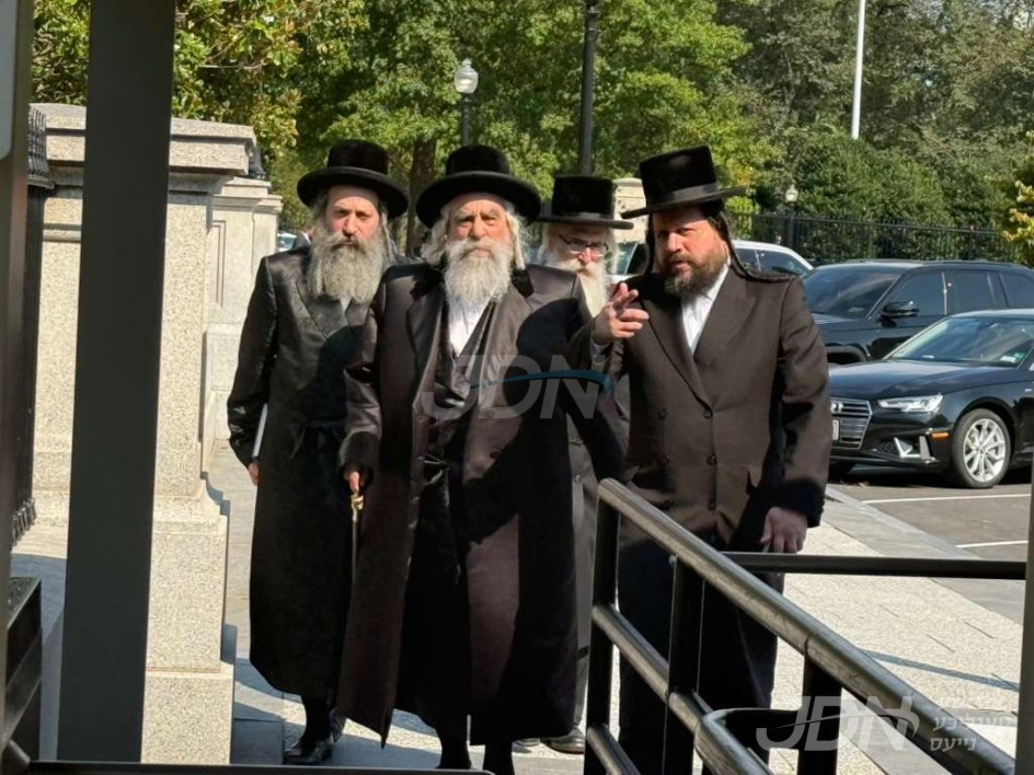 בעיר הבירה וואשינגטאן: היסטארישע רייזע דורך גדולי אדמורי"ם ורבנים זיך צו טרעפן מיטן אמעריקאנעם פרעזידענט טראמפ יר"ה - לעבעדיגע בילדער און באריכטן