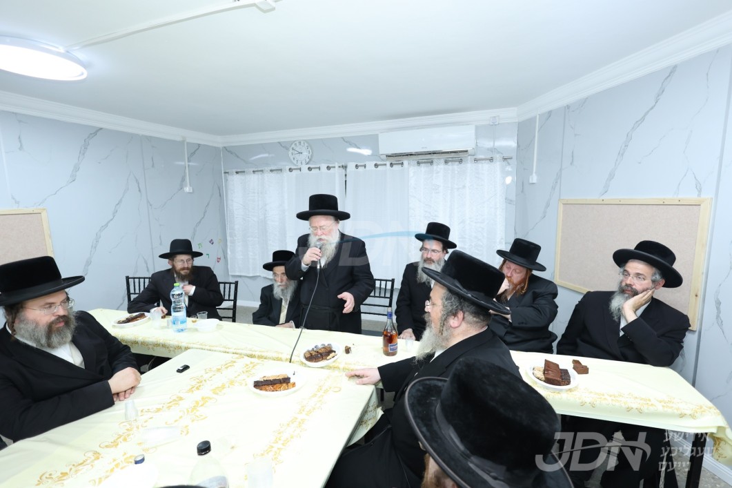 מעמד קביעת מזוזה און עפענונג פון תלמוד תורה באבוב-45 אין ירושלים