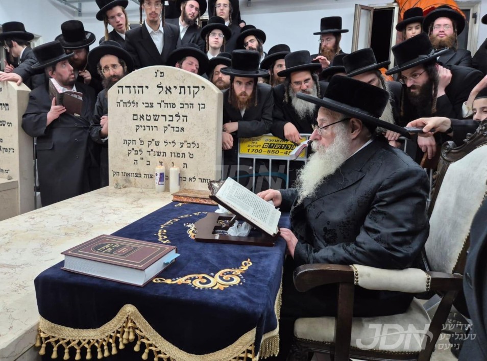 האדמו"ר מצאנז קלויזענבורג באזוכט אין ארה"ק