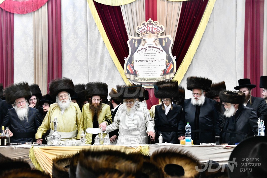 שמחת החתונה בבית תולדות אהרן - מאקאווא - קרעטשניף טשערנאוויץ