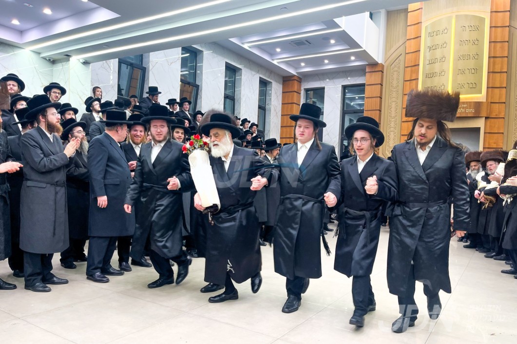 הכנסת ספר תורה צו ביהמ"ד אמרי חיים וויזניץ אין בארא פארק