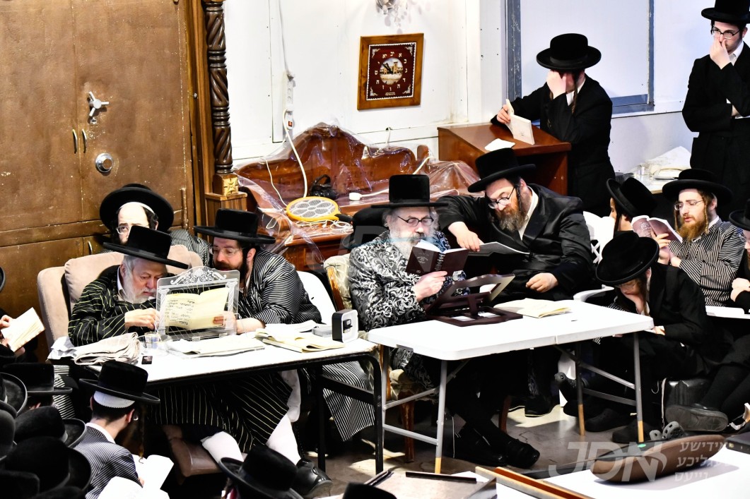 תשעה באב ביי האדמו"רים מתולדות אברהם יצחק און וויזניץ לאנדאן אין הר יונה