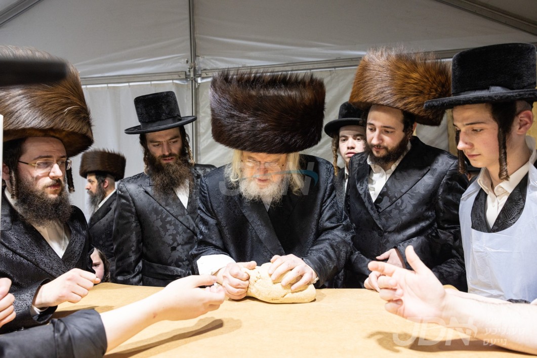 פסח אין חצר הקודש מונקאטש