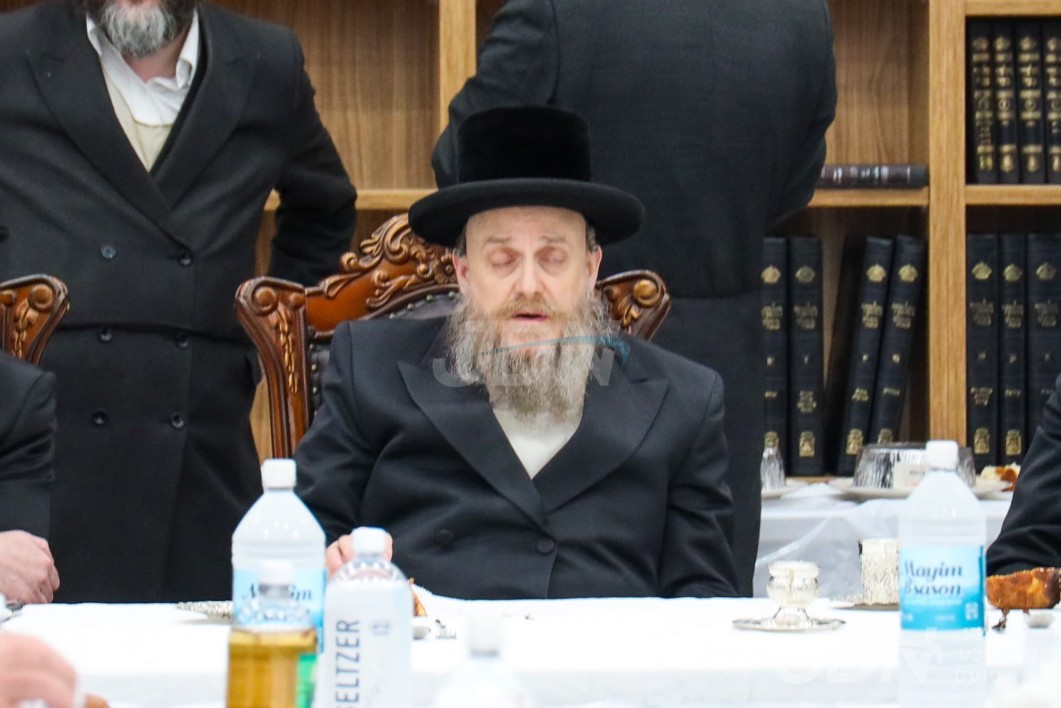 האדמו"ר מסקווירא מאנסי נעמט אונטער א מסע הקודש קיין ארץ ישראל צו מנחם אבל זיין בני המשפחה