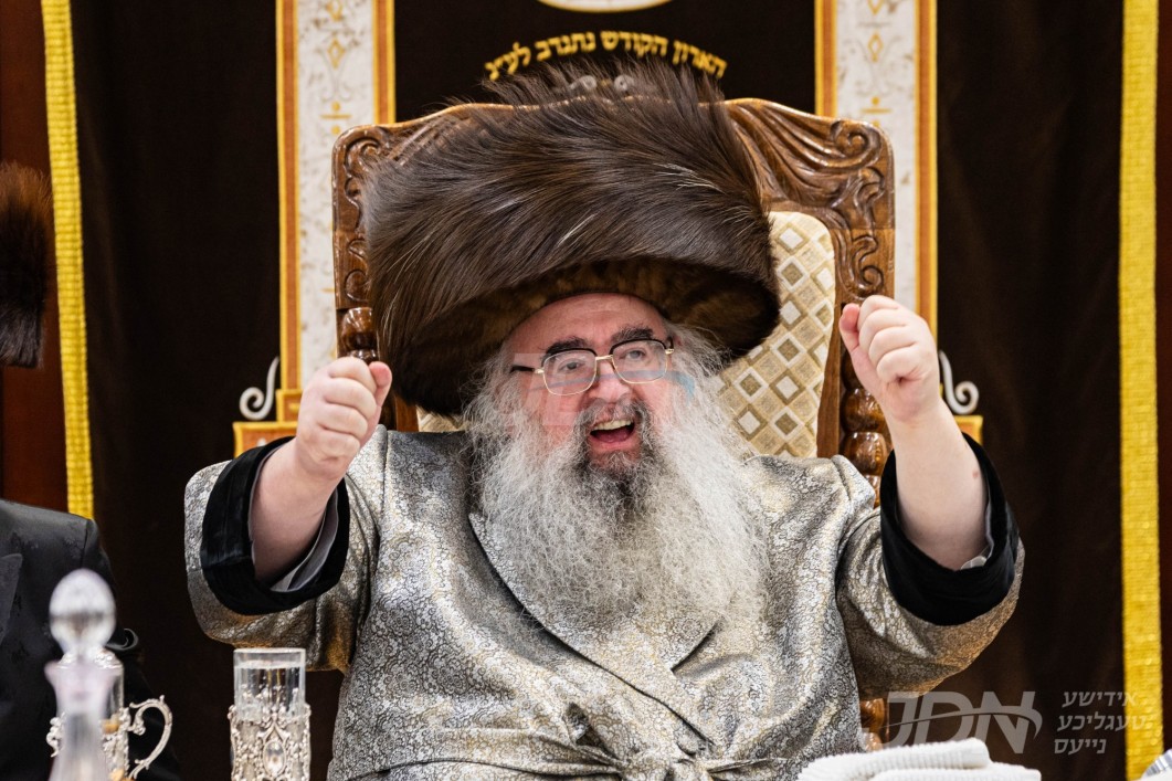 האדמו"ר מסקאליע ביי מלוה מלכה אין מחנה סקאליע