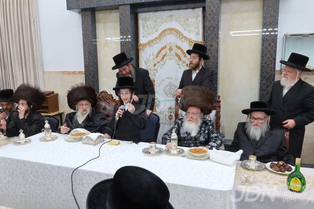 שמחת הבר מצוה בבית טשארנאביל - קרעטשניף קרית גת