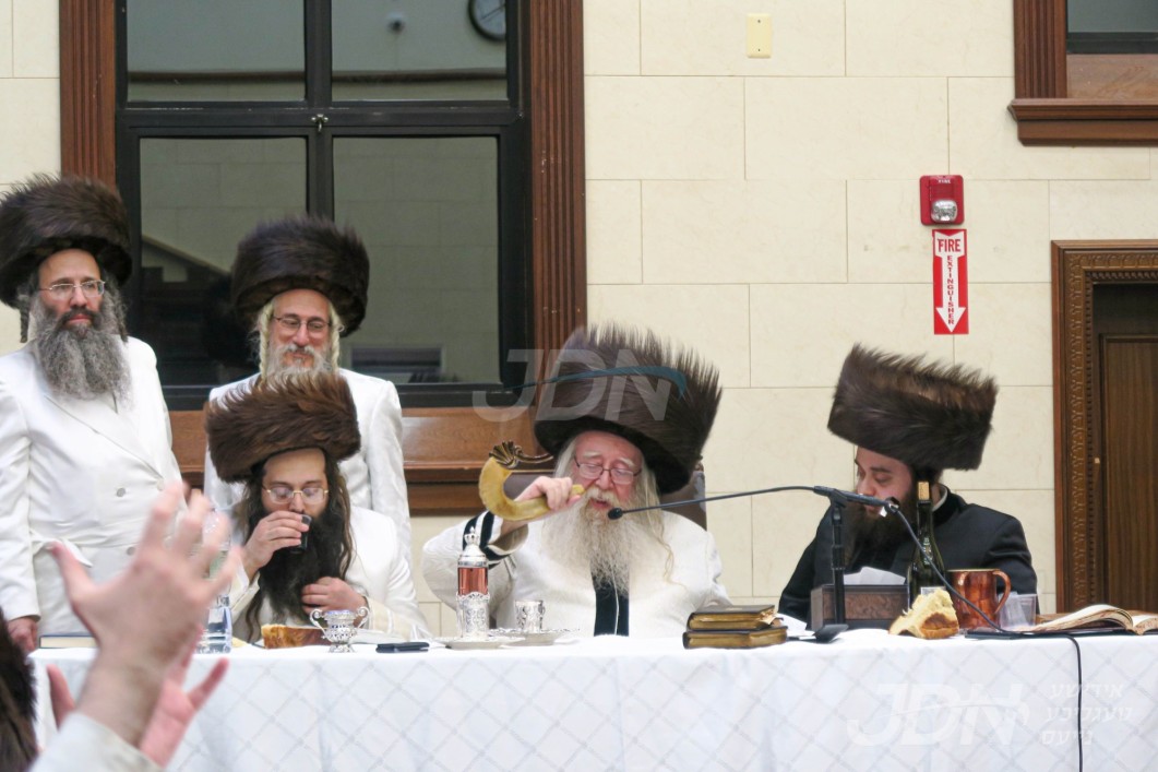 פורים אין חצר הקודש ניקלשבורג