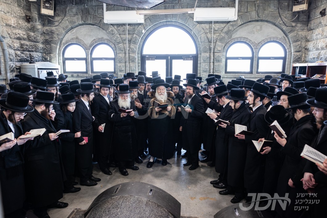 יארצייט פון הרה"ק מבאבוב זי"ע ביי האדמו"ר מבאבוב