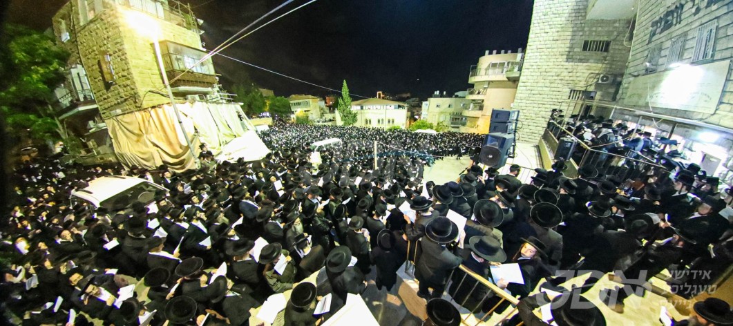 עצרת מחאה אדירה אין ירושלים עיה"ק פאררופן דורך די עדה החרדית, אין ליכט פון די גזירת הגיוס ה"י