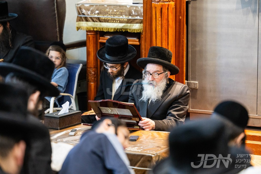 תשעה באב ביי האדמו"ר מסקולען פון מאנסי