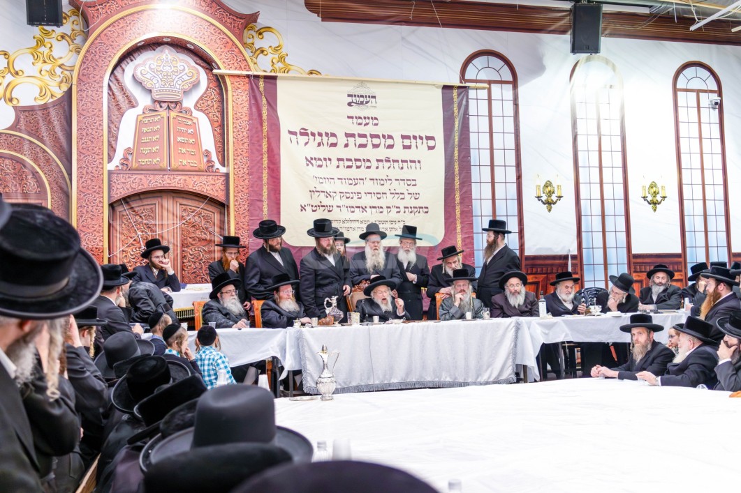 יארצייט פון בעל ארחות אהרן מפינסק קארלין זצ"ל ביי בנו האדמו"ר מפינסק קארלין