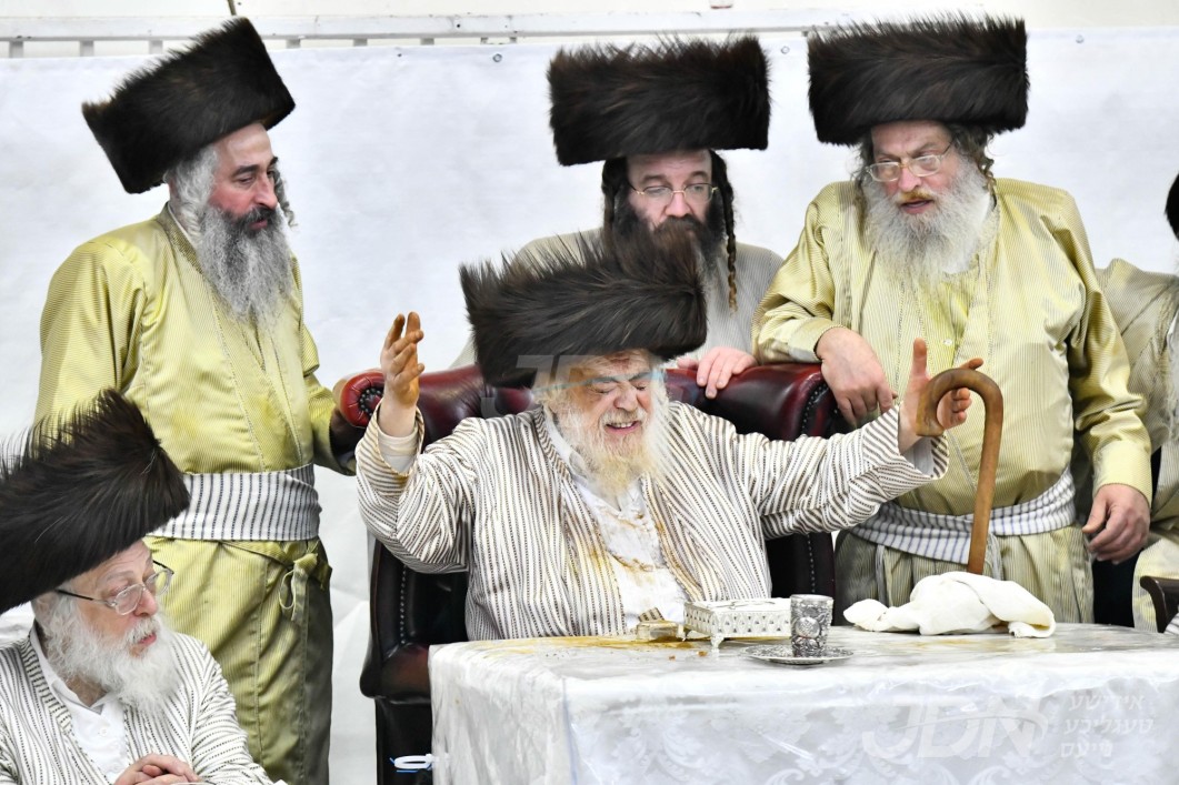 פורים אין חצר הקודש תולדות אהרן