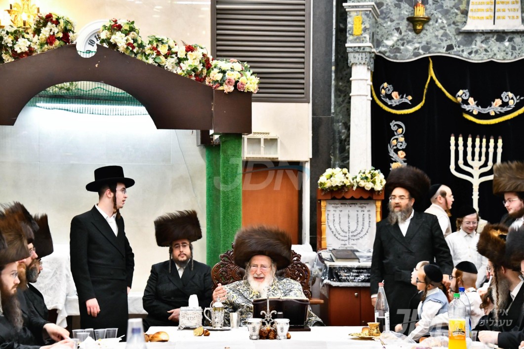 מוצאי שבועות אין חצר הקודש ספינקא
