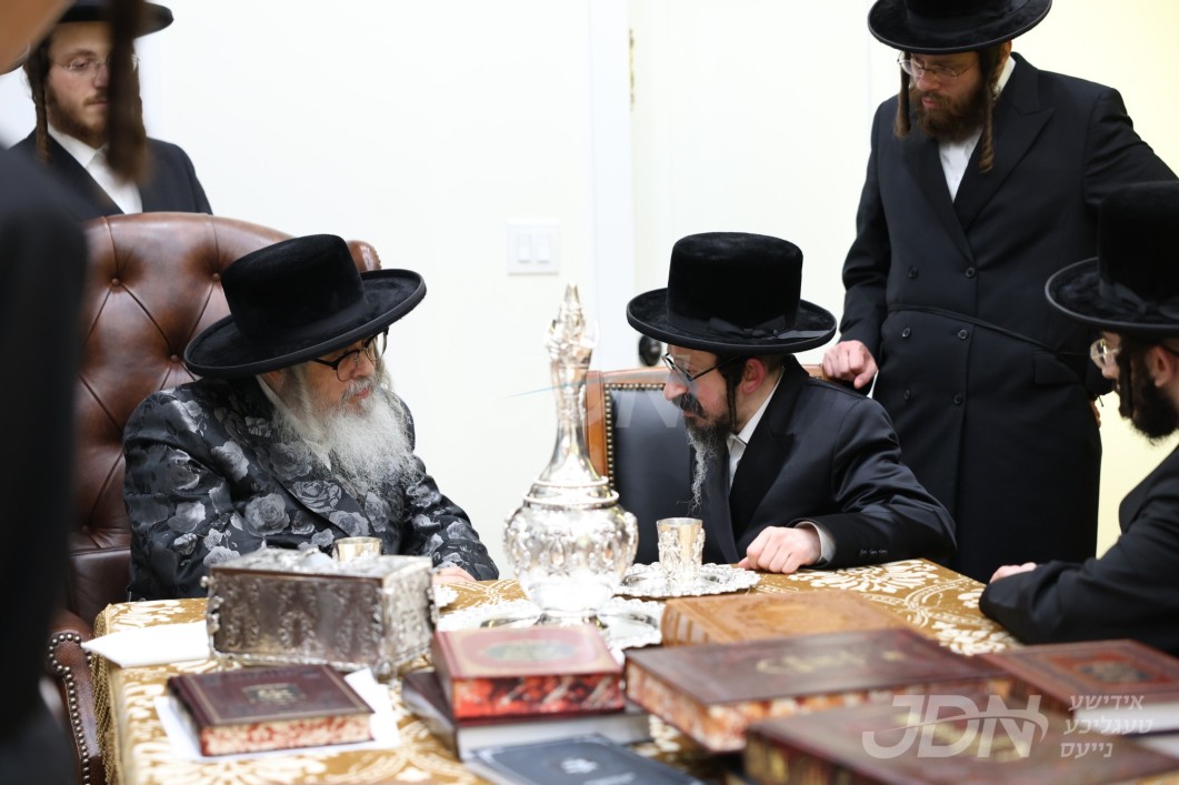 האדמו"ר מסקולען באזוכט ביי האדמו"ר מסאטמאר, אין מחנה דברי יואל ד'סאטמאר