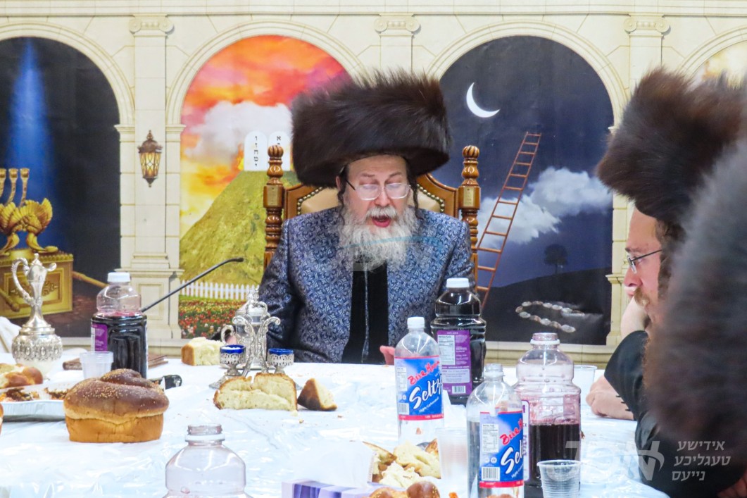 סוכות אין חצר הקודש מאשאלו