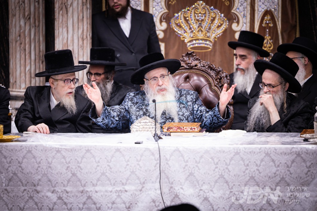 יארצייט פון הרה"ק מצאנז זי"ע ביי האדמו"ר מצאנז קלויזענבורג