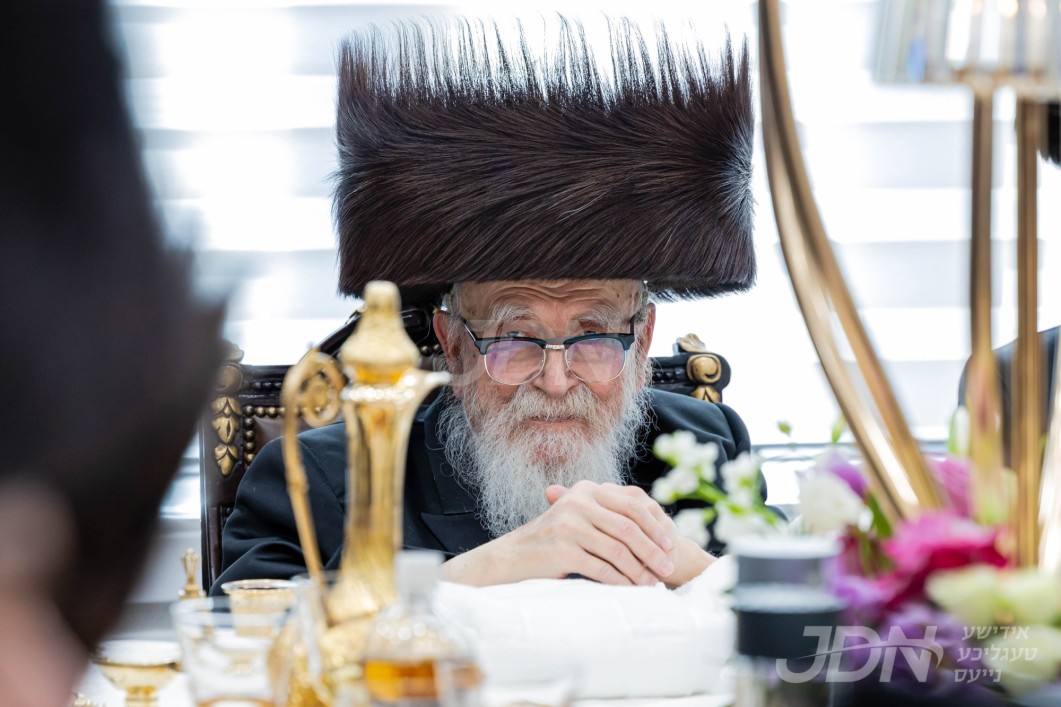 שמחת השבע ברכות בבית סקווירא - וויזניץ - קאלאשיץ דורך האדמו"ר מקאלאשיץ אין שטוב פון ר' מאיר חיים שפיטצער