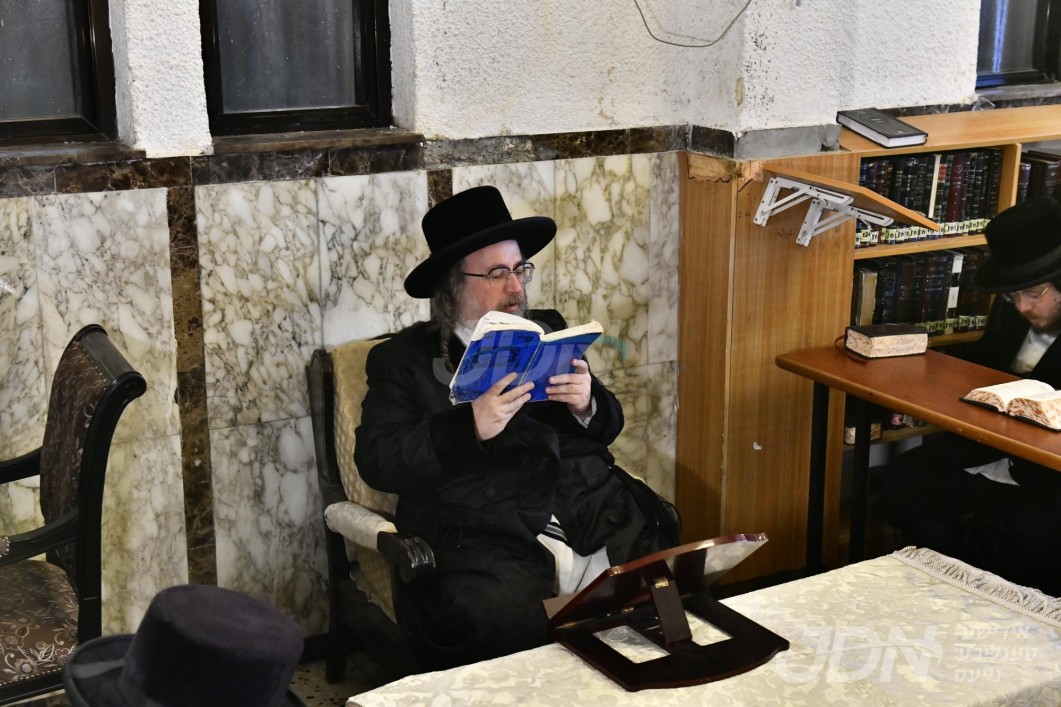 תשעה באב ביי האדמו"ר מביאלא בני ברק