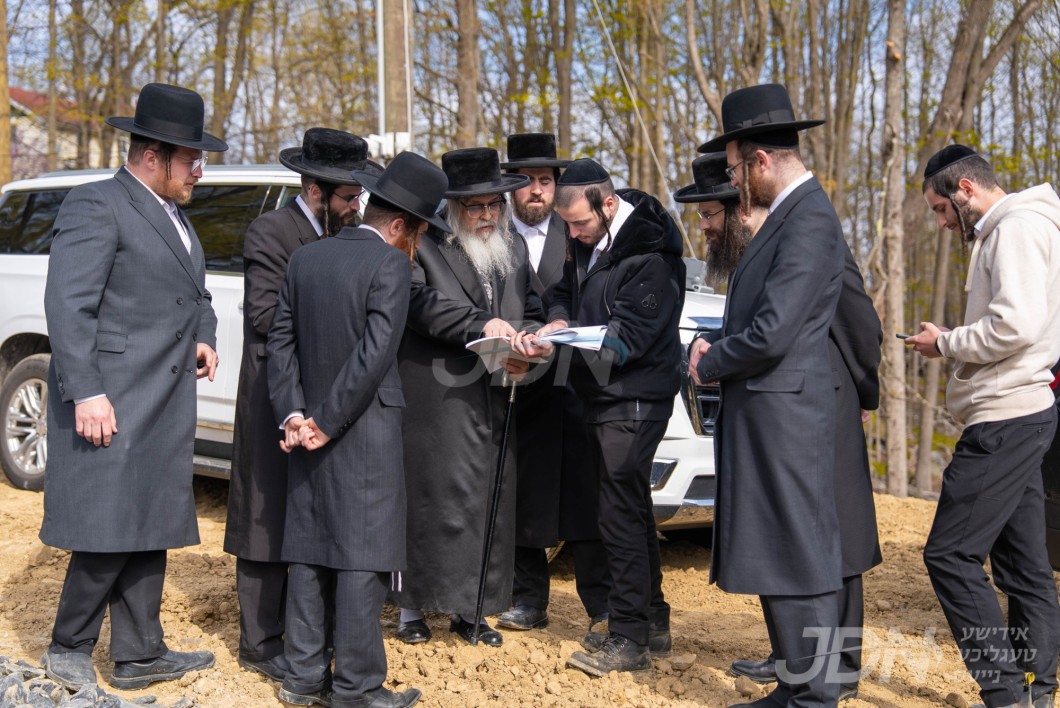 האדמו"ר מסאטמאר באזוכט פילע נייע בוי-פראיעקטן אין קרית יטב לב