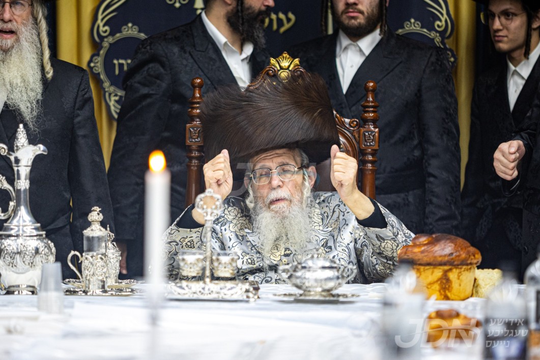 סוכות אין חצר הקודש דינוב