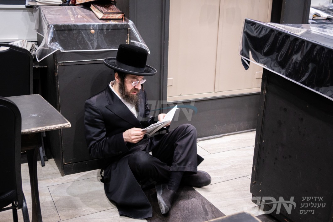 תשעה באב ביי אבד"ק זלאזיץ