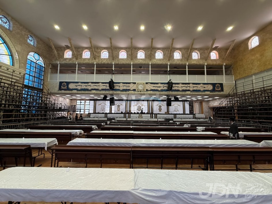 העפטיגע צוגרייטונגען צום גרויסן שמחת החתונה בחצרות וויזניץ - סקווירא, עלטסטע אור אייניקל ביי האדמו"ר מוויזניץ פון מאנסי