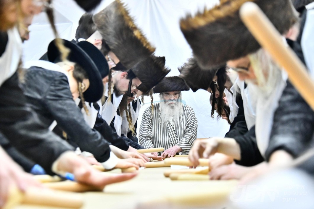 פסח אין חצר הקודש קרעטשניף י"ם