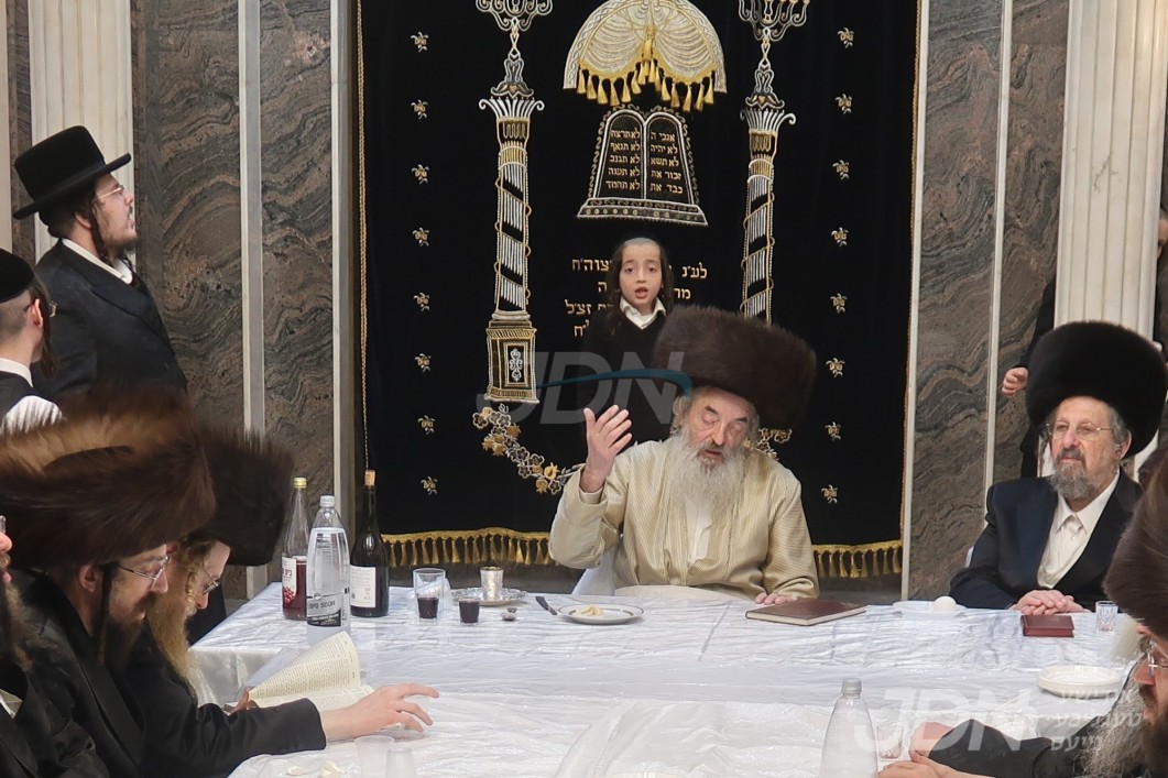 פסח אין חצר הקודש לעלוב