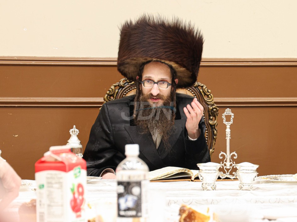 יארצייט פון הרה"ק בעל מאור ישראל מסקולען זי"ע ביי נכדו האדמו"ר מישועת יעקב סקולען