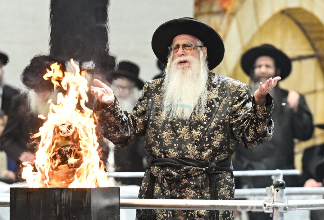 האדמו"ר מצאנז ביים הדלקה ל"ג בעומר