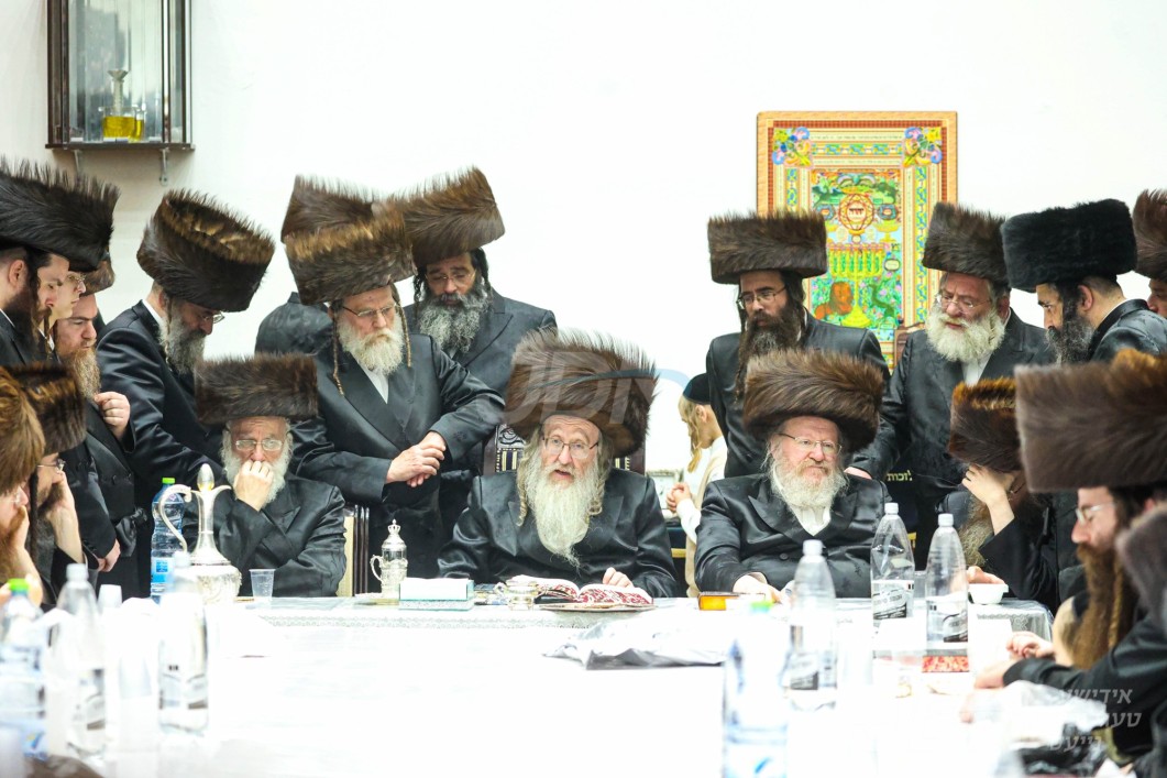 פסח אין חצר הקודש ביאלא